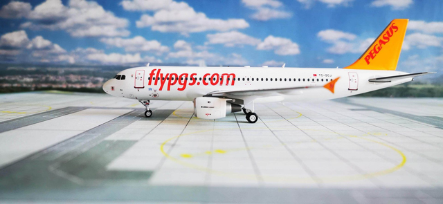 PEGASUS AIRLINES A320-214 (TC-DCJ), 1:200, JFox