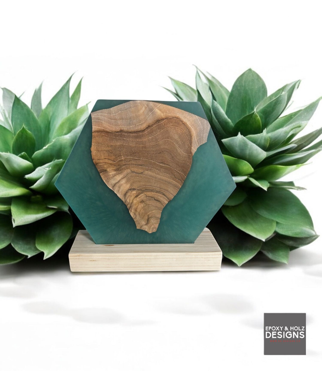 Sechseck-Lampe aus Epoxidharz & Holz – mit Holzsockel