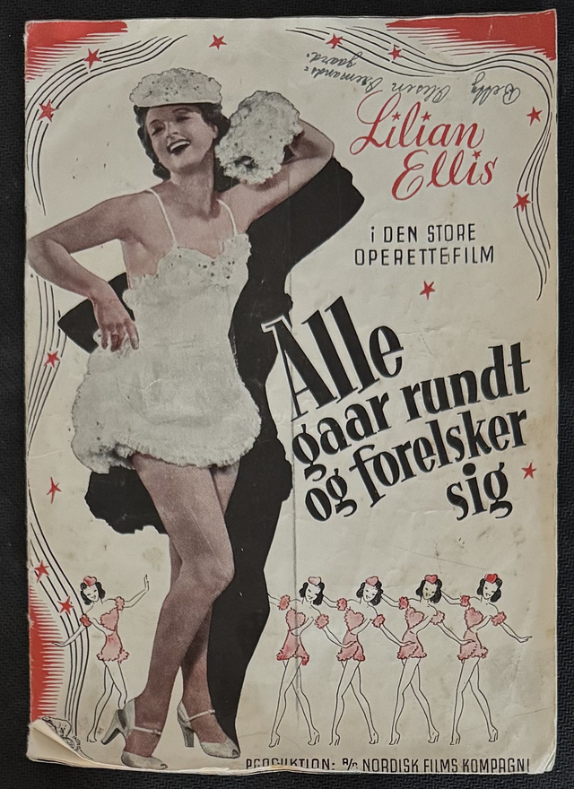 Alle Gaar Rundt Og Forelsker Sig