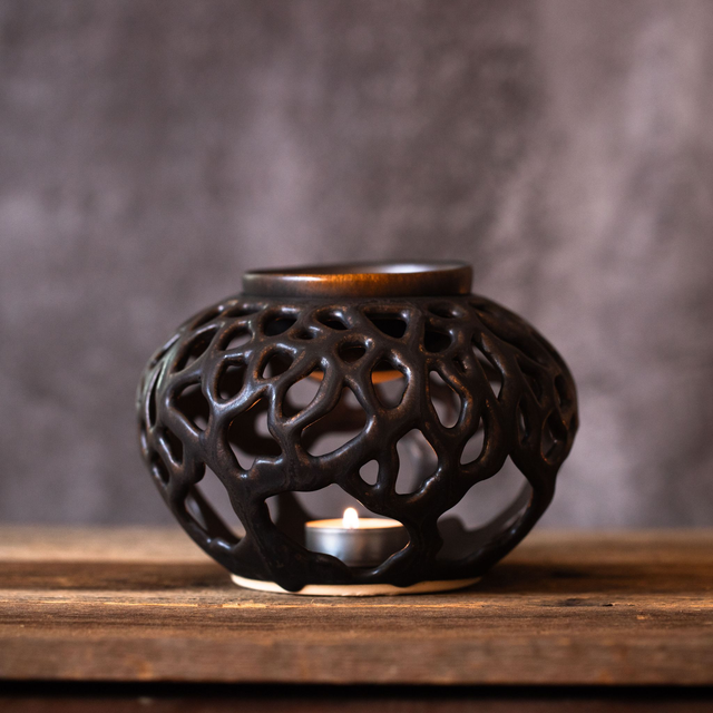 Essential oil burner for aromatherapy