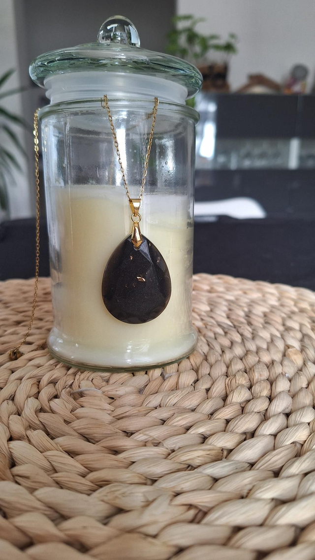 Collier goutte noir et doré 