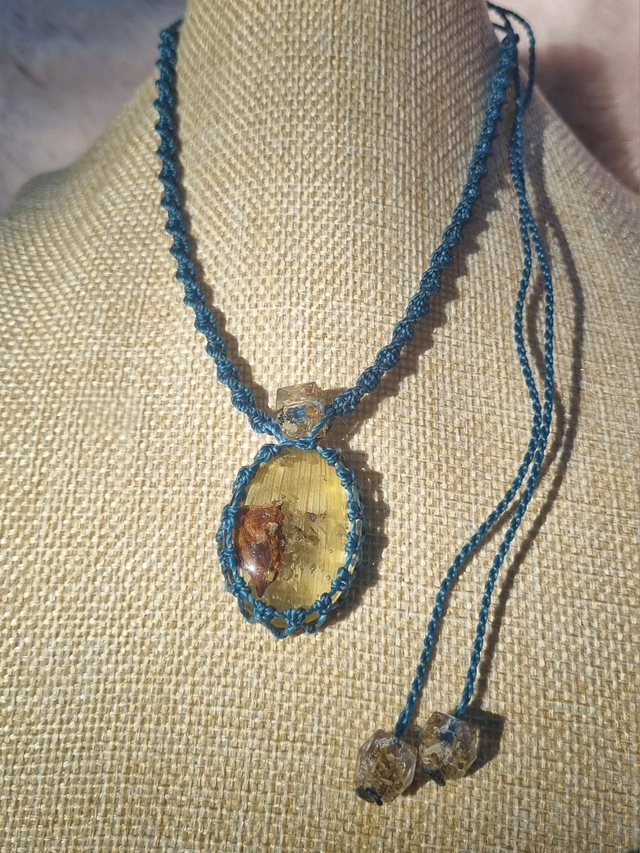 Joie - Collier micromacramé