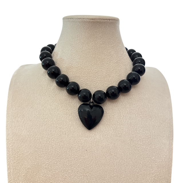 Girocollo cuore nero