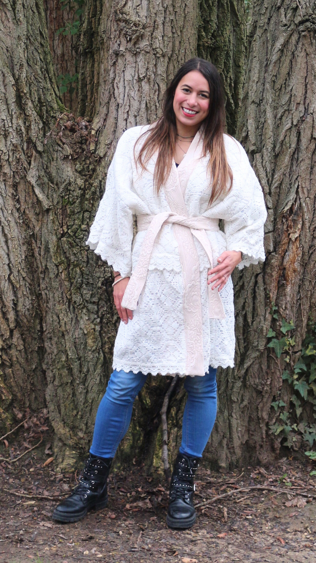 Kimono Court Unisexe Taille Unique &quot;Élégance Dentelle&quot;