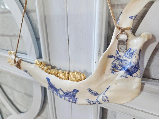 Decorative Fallow Deer Jaw Bone - Blue Porcelain Design