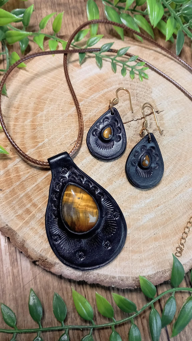 Parure cuir incrusté 