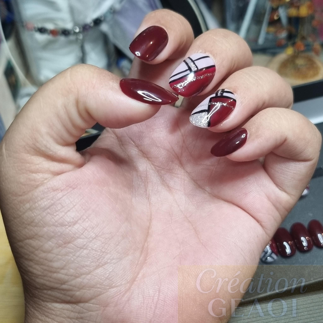 Burberry bordeaux little oval S