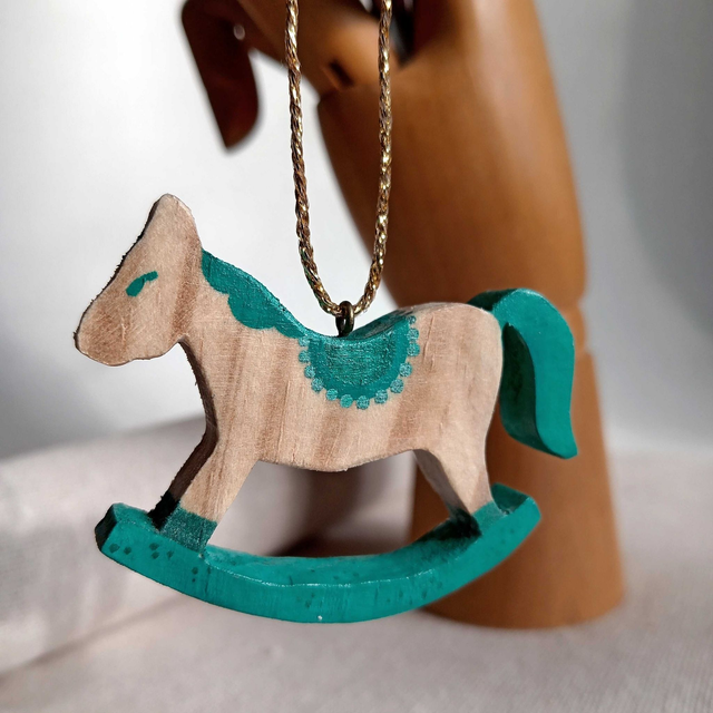 Cheval à bascule vert