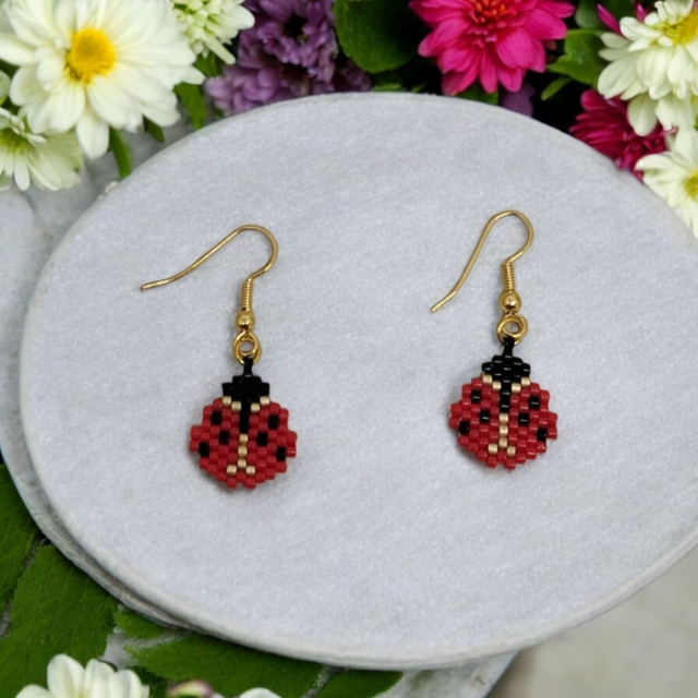 Boucles d&#039;oreilles coccinelles