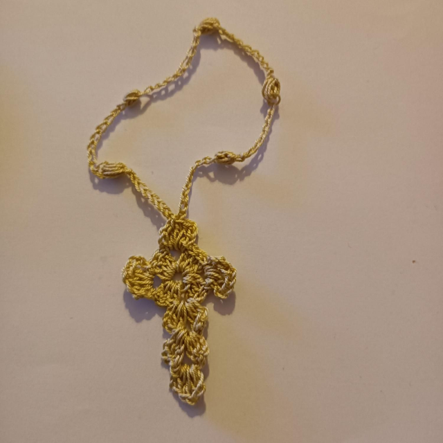 Chapelet fait au crochet beige 