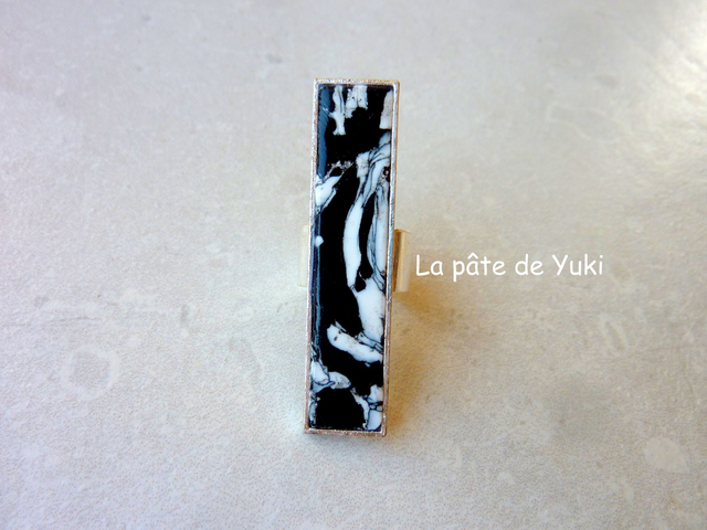 Bague rectangulaire - En noir et blanc