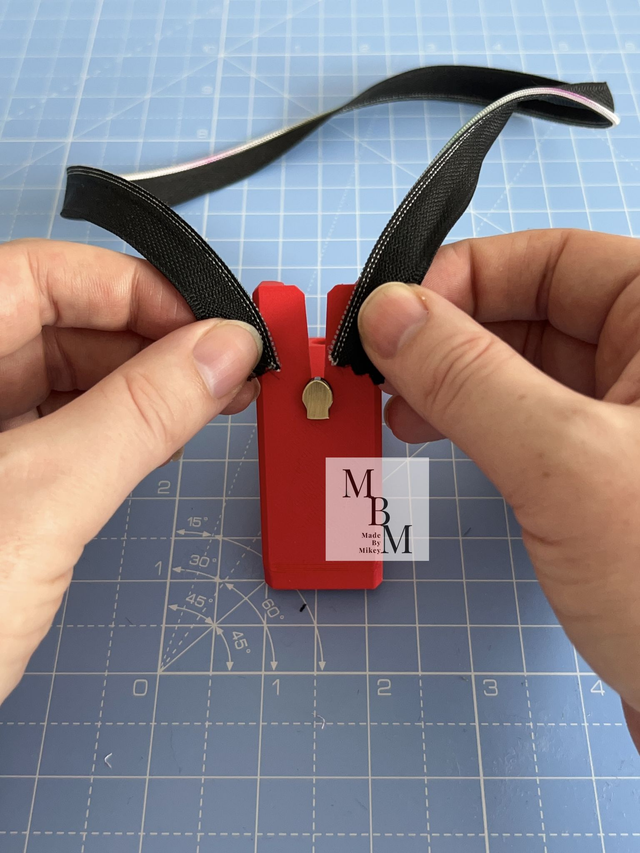 3D Printed Zipper Jig Tool for Sewing