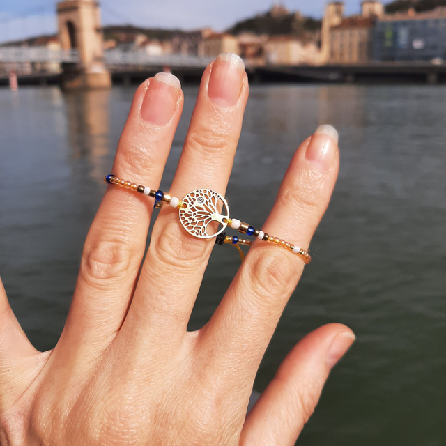 Superbe Bracelet Femme Arbre de Vie Doré en acier inoxydable orné d'une mini pierre Swarovski, sur nœud coulissant  