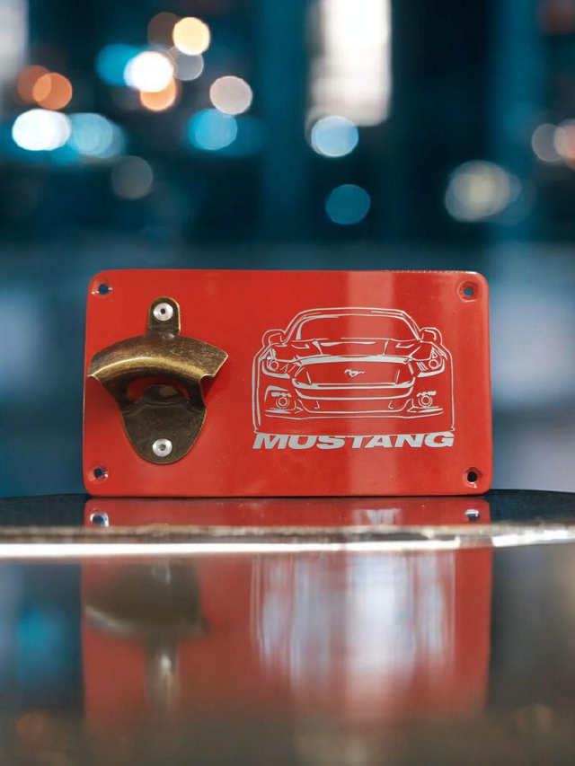 Décapsuleur mural mustang