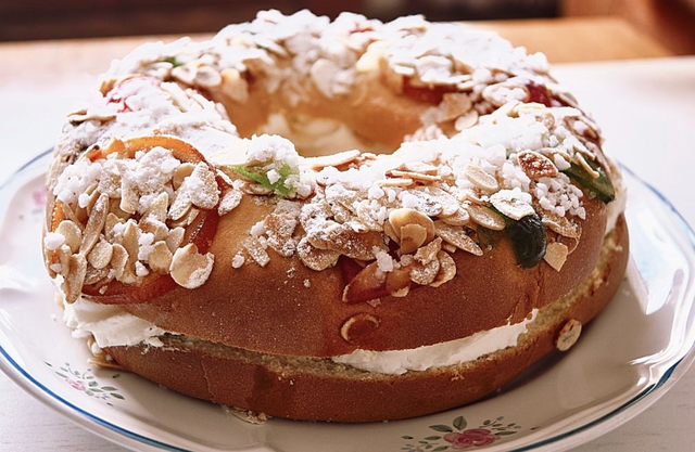 Roscón de Reyes 4-6 personnes ⚠️⚠️⚠️ PAS DE LIVRAISON HORS TARBES ET ALENTOURS ⚠️⚠️⚠️