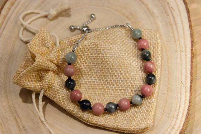 (XS-S) Œil d&#039;aigle &amp; Rhodonite rose / Bracelet coulissant inox et fil de soie