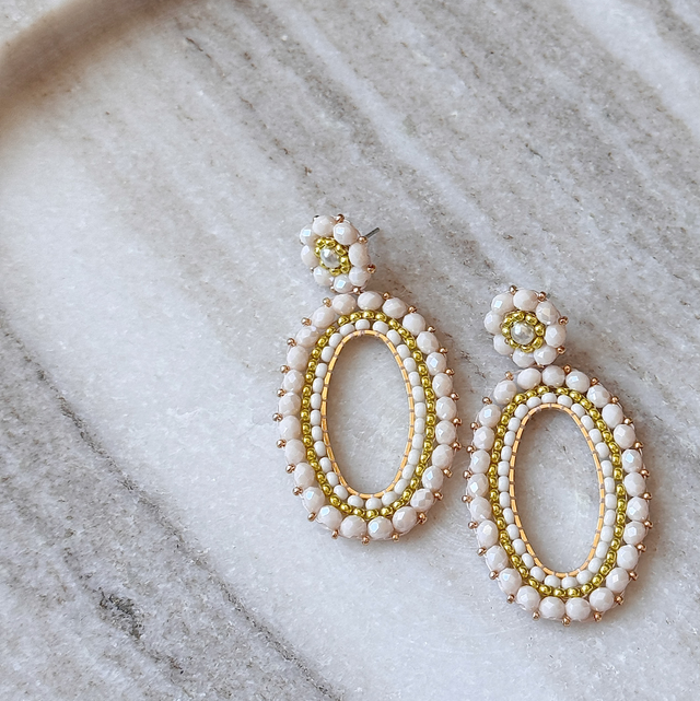 Handgenähte Ohrringe creme/Limette