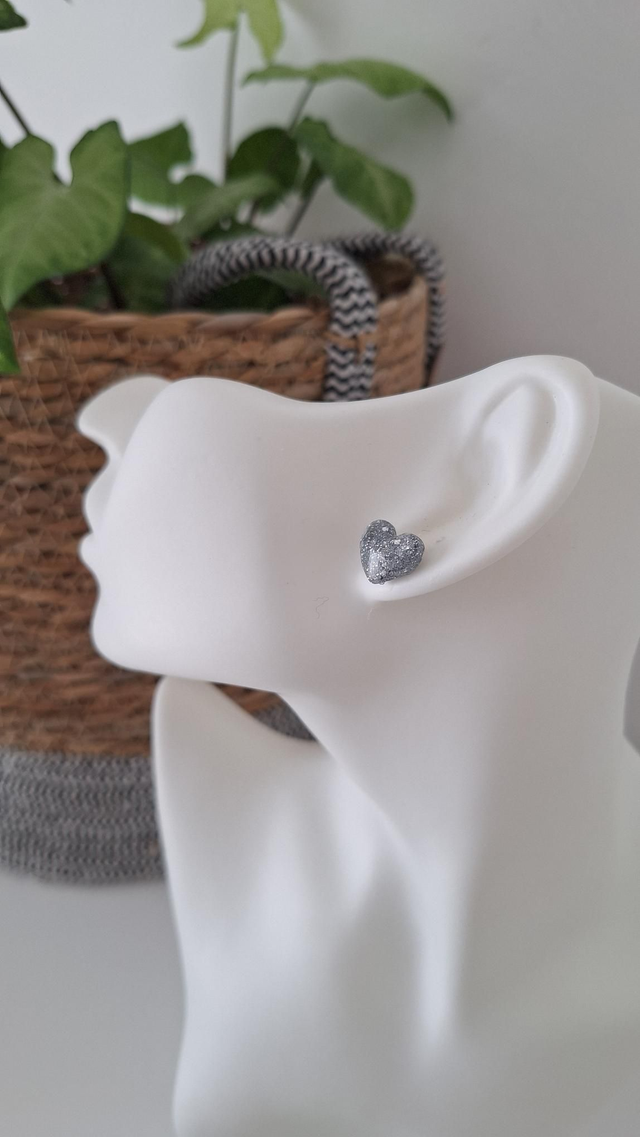Puces d'oreilles grand modèle cœurs paillettes argentés 
