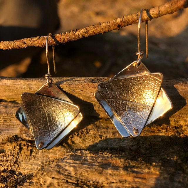 Boucles d&#039;Oreilles Feuille d&#039;Argent avec Graine d&#039;Or 18 Carats