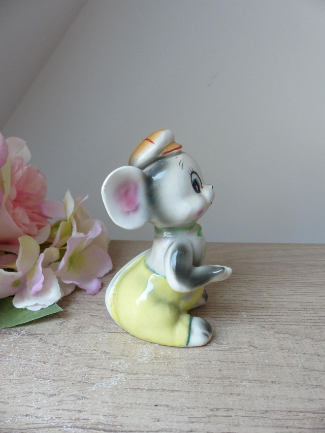Vintage figurine souris en céramique aux grands yeux, petite souris anthropomorphe, souris groom d'hôtel, portier, bagagiste, réceptionniste