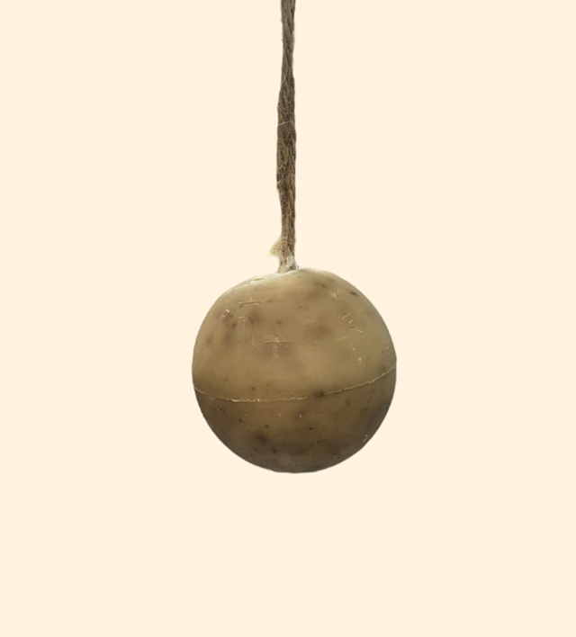 Savon boule suspendu 