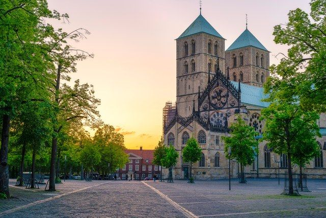 Domplatz im Frühling