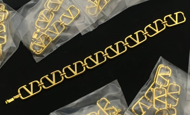 Bracelets V doré ajustable 