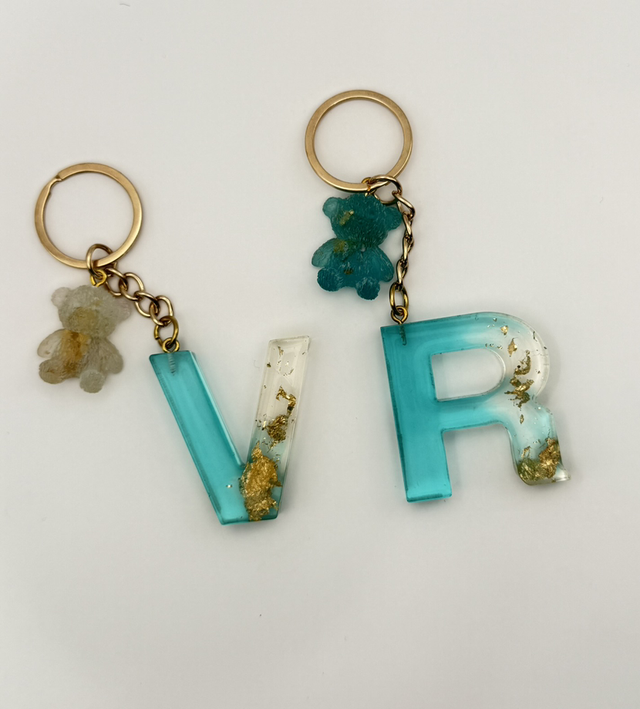 Porte clés lettre en résine