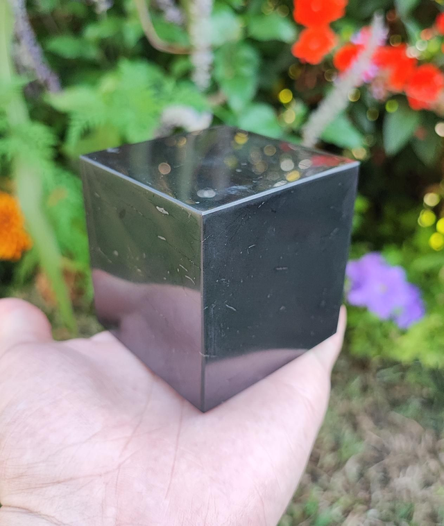 Cube en Shungite polie 60x60MM