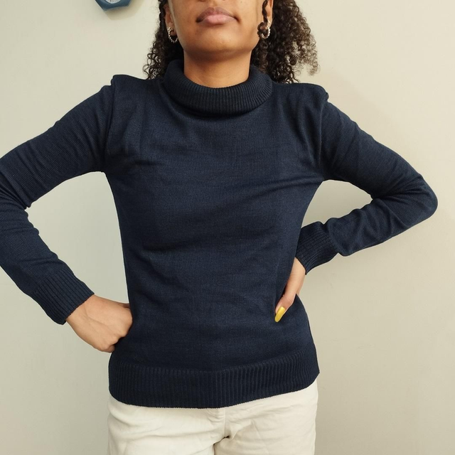 Blusa Linha Gola Alta Azul