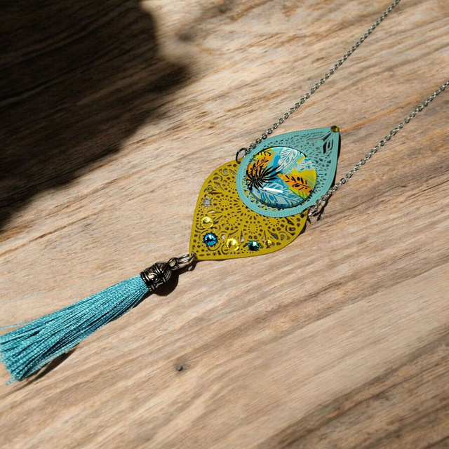 Collier sautoir pompon bleu turquoise et jaune