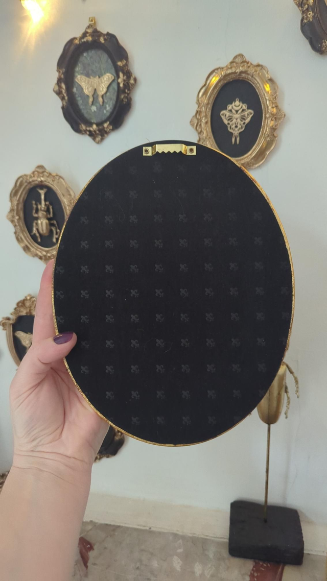 Miroir de sorcière doré - style baroque et mystique