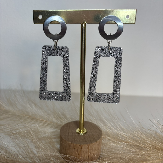 Boucles d’oreilles paillettes noires et argentées