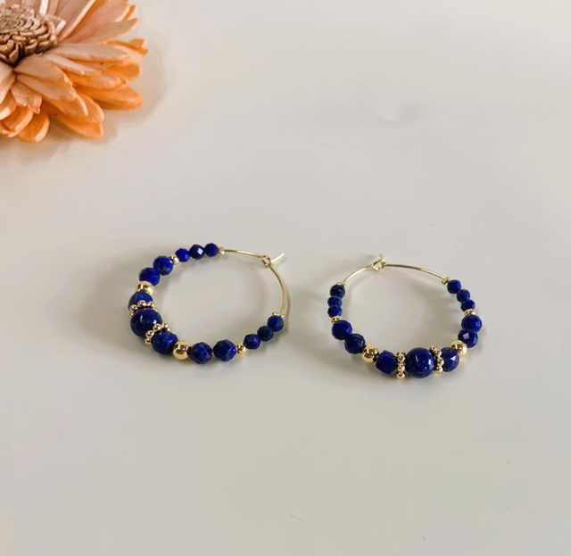 Créoles moyennes en lapis lazuli 13 pierres