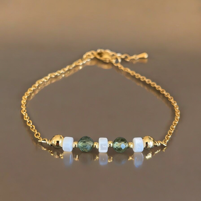 Bracelet Minimaliste Apatite verte et Nacre