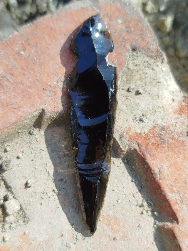 Obsidienne pointe de flèche 