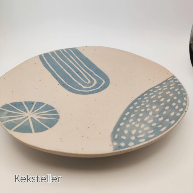 Scratchy plates
