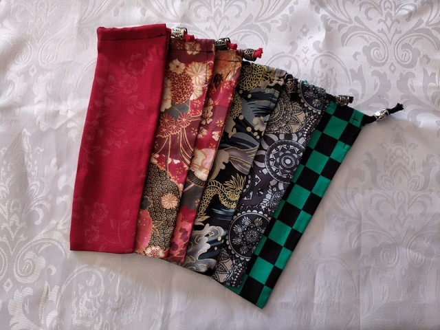 Pochette petit éventail 19 - 20cm tons colorés (plusieurs modèles)