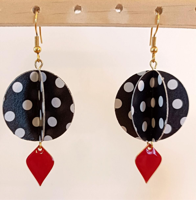 Grande perle et breloque pétaline émaillée