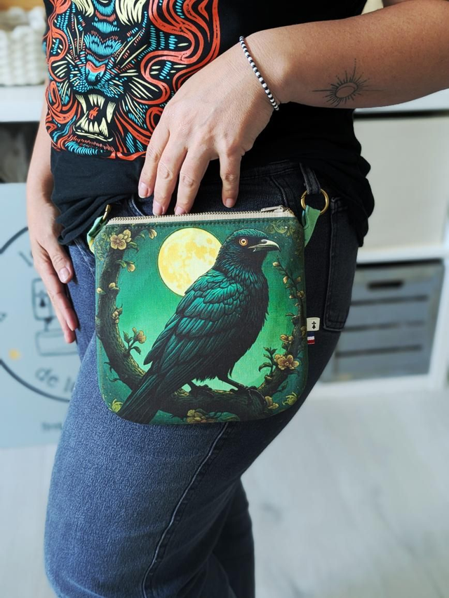 Escarcelle corbeaux fond vert 