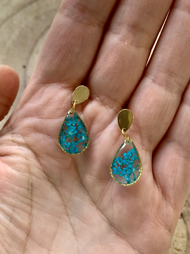 Turquoises : boucles d'oreilles clous (dorées)