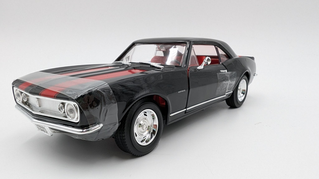 Chevy Camaro Z28 scale 1:18