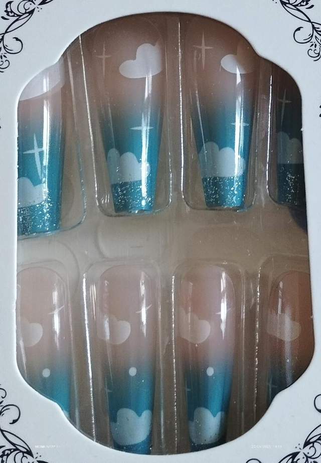 Faux ongles, le ciel bleu magique 