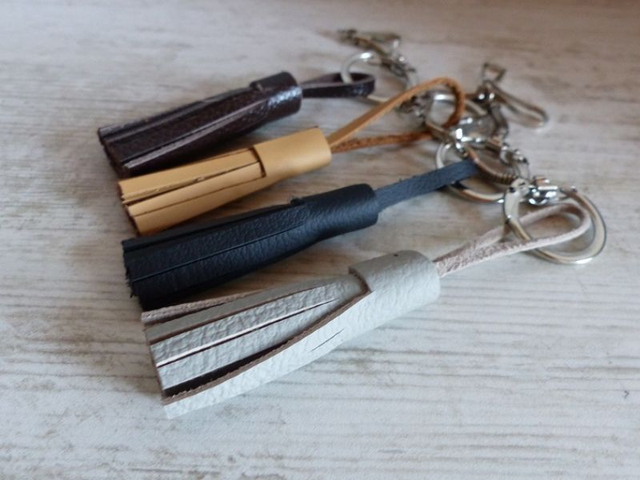 Mini Pompon de sac en cuir fabriqué à la main