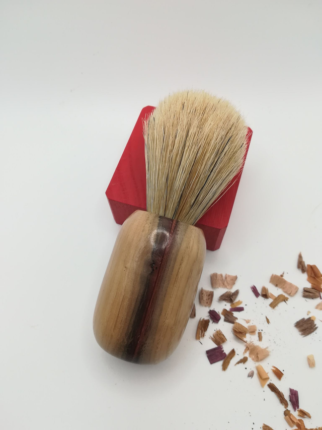 Blaireau en véritables poils naturels de sanglier manche en bois tourné de douelle de barrique 