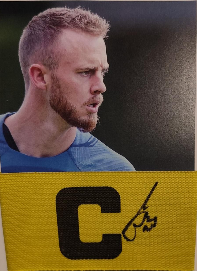 Gesigneerde aanvoerdersband van Flekken