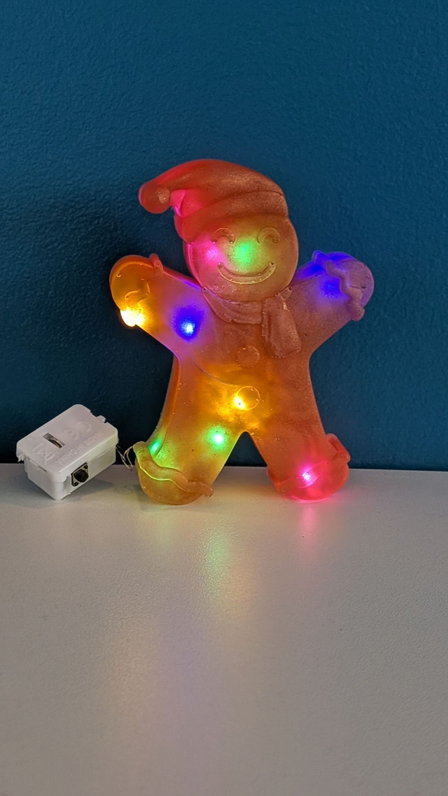 🩵 Veilleuse Bonhomme de Pain d’Épice – Magie de Noël Personnalisable 🩵