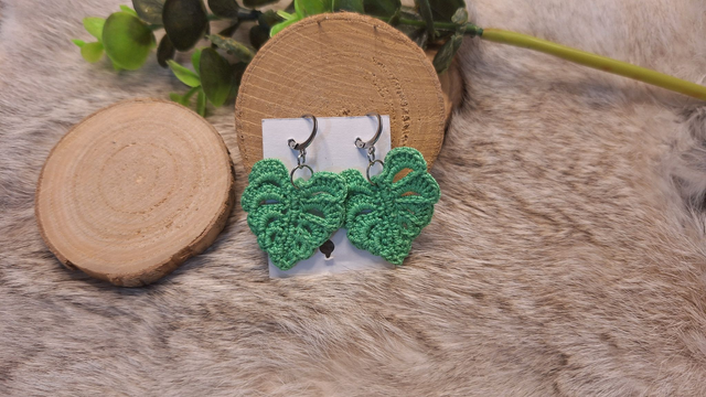 2004. Monstera oorbel