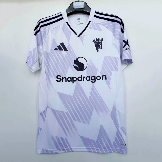 Segunda equipación Manchester United, 25, 26