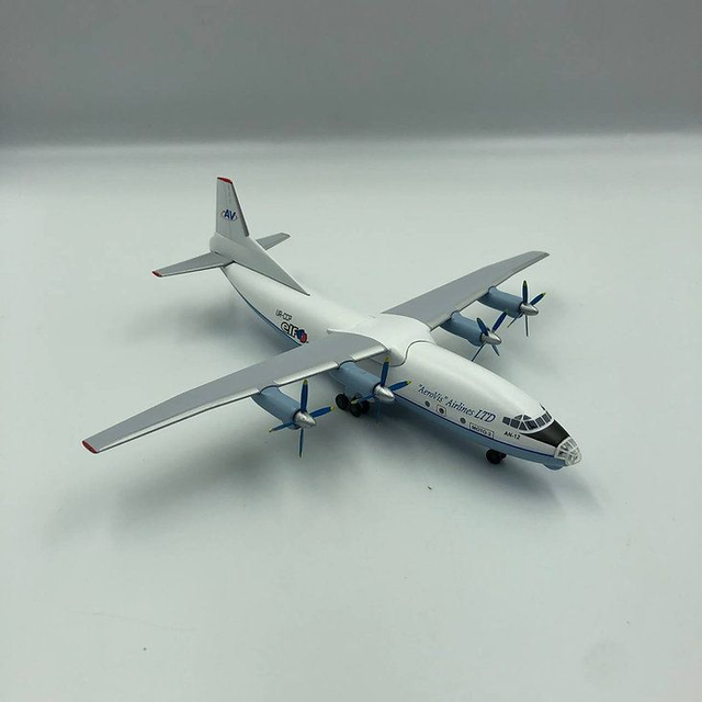 Antonov An-12 Aeroviz UR-CCP